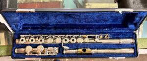 ROBERT VINSON CLASSIC II FLUTE WITH GOLD PLATED LIP PLATE AND CASE