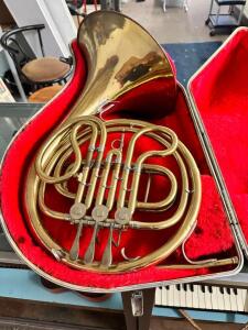 FRENCH HORN WITH CASE