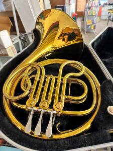 FRENCH HORN WITH CASE