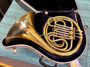 OLDS AMBASSADOR SINGLE FRENCH HORN WITH CASE