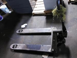 DESCRIPTION: (1) QUICK LIFT PALLET TRUCKS BRAND/MODEL: MUST COME INSPECT RETAIL$: $539.99 EA QTY: 1