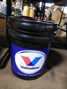 DESCRIPTION: (1) LUBRICANT OIL BRAND/MODEL: VALVOLINE INFORMATION: MUST COME INSPECT SIZE: 5 GALLON QTY: 1