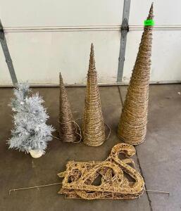 ASSORTMENT OF HOLIDAY DECOR