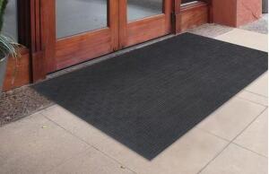 BLACK COMMERCIAL GRADE RUBBER DOOR MAT