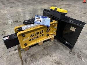 AGTOTK SKID STEER HYDRAULIC HAMMER MODEL SSHH680