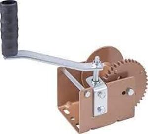 DESCRIPTION: (1) WORM GEAR WINCH BRAND/MODEL: DUTTON-LAINSON #WG2000 INFORMATION: REGULAR DRUM, HANDLE DRIVE SIZE: 2000 LB CAPACITY RETAIL$: $112.99 E