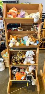 STUFFED ANIMALS W/ MERCHANDISE RACK