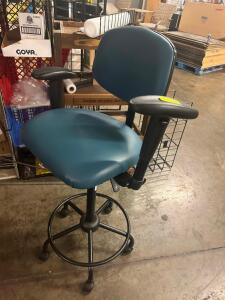 30" ROLL ABOUT DRAFTING STOOL.