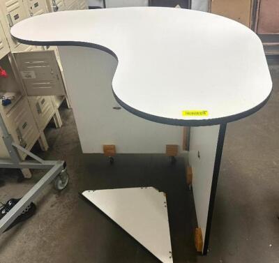 COUNTER HEIGHT KIDNEY BEAN SHAPED COMPOSITE TABLE