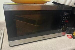 PANASONIC 1000 WATT MICROWAVE