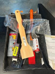 ASSORTED BBQ UTENSILS