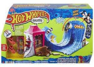 DESCRIPTION: (1) AMUSEMENT PARK SKATE SET BRAND/MODEL: HOTWHEELS INFORMATION: TONY HAWK RETAIL$: $67.52 EA QTY: 1