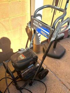 2300 PSI GAS POWERED PRESSURE WASHER W/ WAND AND HOSE.