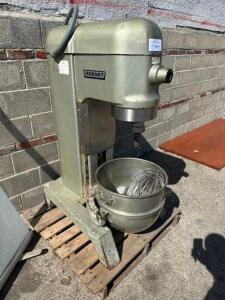 DESCRIPTION: HOBART 60 QT MIXER W/ BOWL AND (2) ATTACHMENTS BRAND / MODEL: HOBART H-600 ADDITIONAL INFORMATION SN# 11-207-640, 208 VOLT, 3 PHASE 1/2 H