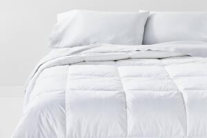 BETTER HOMES & GARDENS TWIN 200 THREAD COUNT COMFORTER RETAILS FOR $21.89