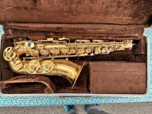 ALTO SAXOPHONE W/ CASE