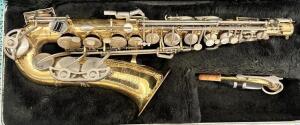 ALTO SAXOPHONE W/ CASE