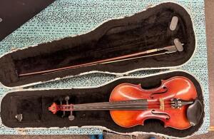 VIOLIN W/ CASE & BOW