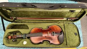 VIOLIN W/ CASE & BOW