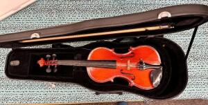 VIOLIN W/ CASE & BOW