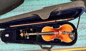 VIOLIN W/ CASE & BOW