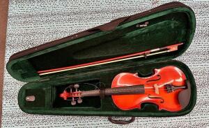 VIOLIN W/ CASE & BOW