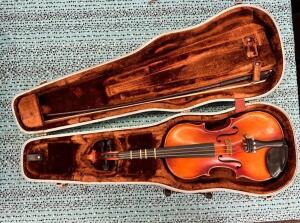 VIOLIN W/ CASE & BOW