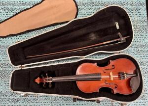 VIOLIN W/ CASE & BOW