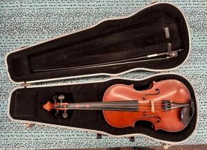 VIOLIN W/ CASE & BOW