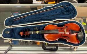 1/2 VIOLIN WITH BOW & CASE