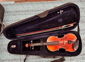 VIOLIN W/ CASE & BOW