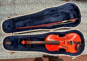 VIOLIN W/ CASE & BOW