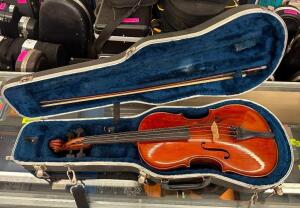 4/4 VIOLIN WITH BOW & CASE