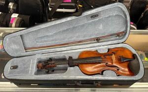 4/4 VIOLIN WITH BOW & CASE