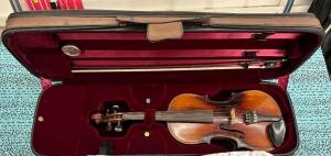 VIOLIN W/ CASE & BOW