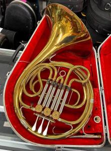 FRENCH HORN WITH CASE