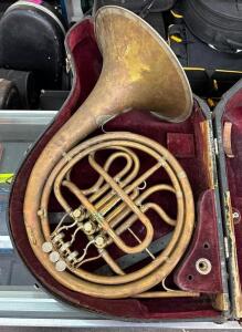 FRENCH HORN WITH CASE