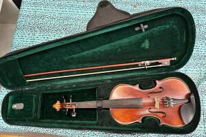 VIOLIN W/ CASE & BOW