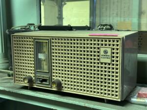 VINTAGE RADIO