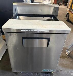 TRUE 27" SINGLE DOOR SANDWICH PREP COOLER.