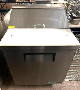 TRUE 27" SINGLE DOOR SANDWICH PREP COOLER.