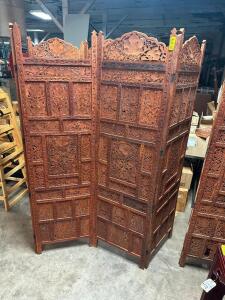 FOUR PANEL DECORATIVE ROOM PARTITION.