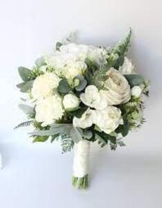 DESCRIPTION: (3) FLOWER BOUQUET BRAND/MODEL: WHITE ROSES INFORMATION: FAUX FLOWERS RETAIL$: $18.99 EA QTY: 3