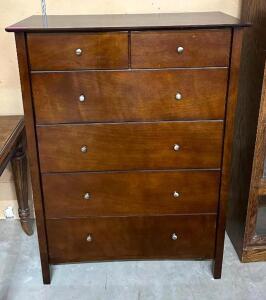 DESCRIPTION: 6-DRAWER DRESSER SIZE: 38"X17.5"X52" QTY: 1