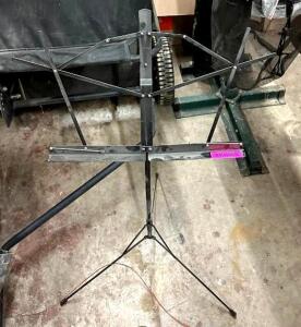 DESCRIPTION: MUSIC STAND QTY: 1