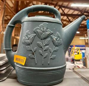 DESCRIPTION: PLASTIC WATERING CAN QTY: 1