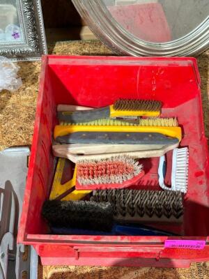 NAME: ASSORTED HAND TOOLS DESCRIPTION: ASSORTED HAND TOOLS THIS LOT IS: ONE MONEY QTY: 1