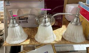 NAME: 3 BULB VANITY LIGHT DESCRIPTION: 3 BULB VANITY LIGHT THIS LOT IS: ONE MONEY QTY: 1