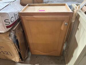 NAME: 20" X 12" HANGING KITCHEN CABINET DESCRIPTION: 20" X 12" HANGING KITCHEN CABINET THIS LOT IS: ONE MONEY QTY: 1