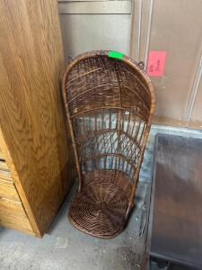 NAME: DECORATIVE PLANTER STAND DESCRIPTION: DECORATIVE PLANTER STAND THIS LOT IS: ONE MONEY QTY: 1